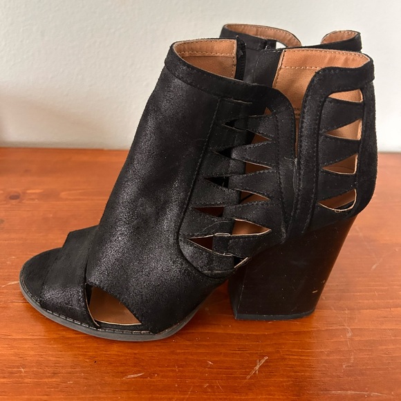 Open toe booties - Picture 1 of 2